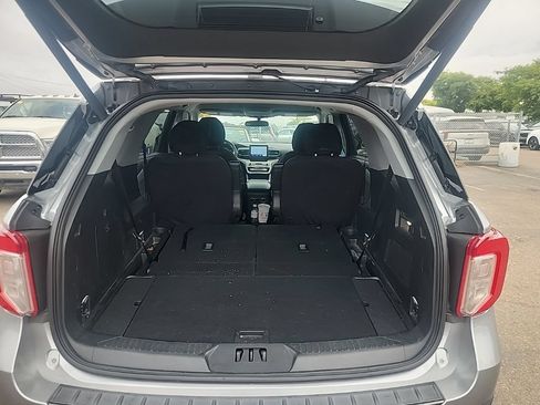 Used 2023 Ford Explorer XLT w/ Equipment Group 202A AWD/4WD image 18