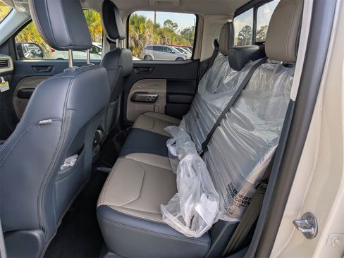 New 2025 Ford Maverick Lariat image 14