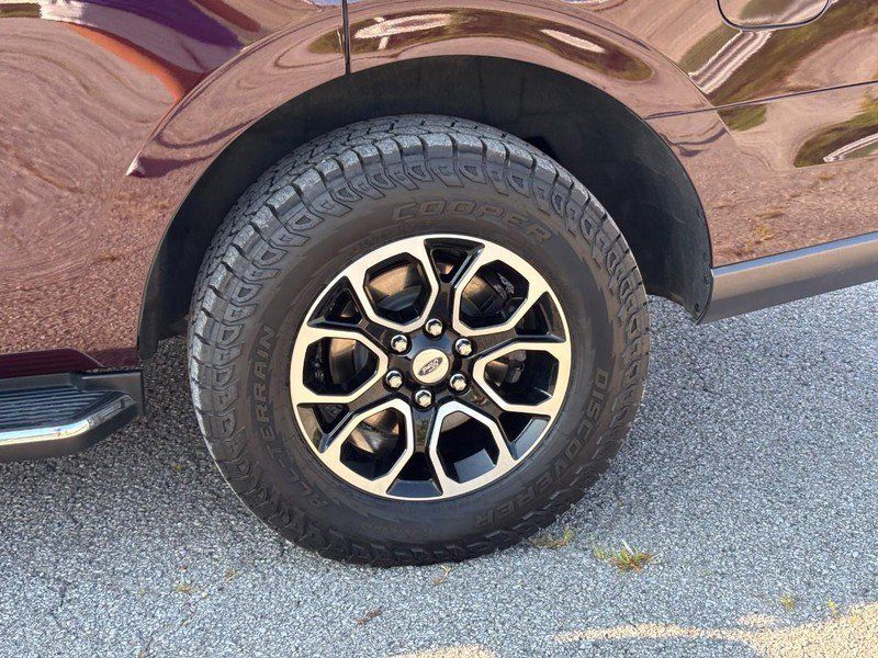 Used 2023 Ford Expedition XLT AWD/4WD image 12