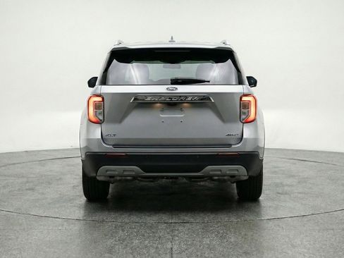 Used 2024 Ford Explorer XLT w/ Equipment Group 202A AWD/4WD image 7