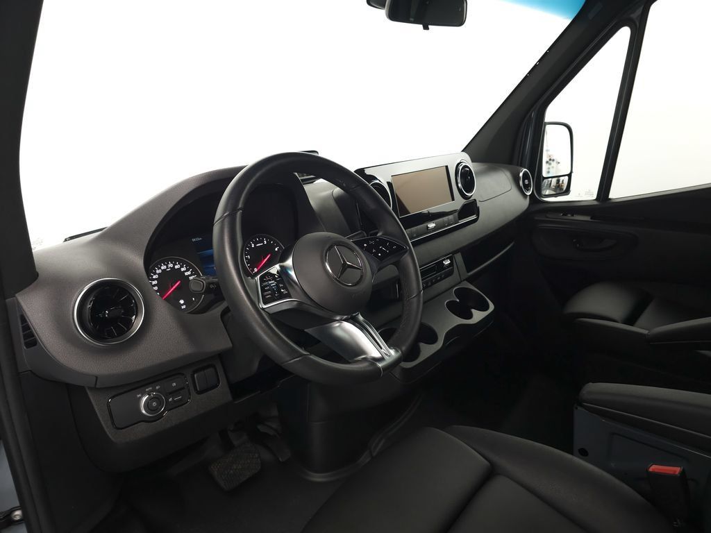 Used 2025 Mercedes-Benz Sprinter 2500 image 8