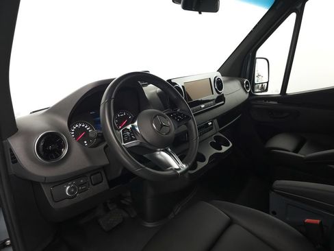 Used 2025 Mercedes-Benz Sprinter 2500 image 8