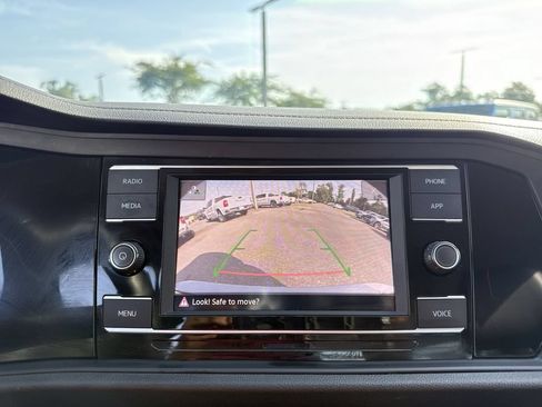 Used 2024 Volkswagen Jetta SE FWD image 21