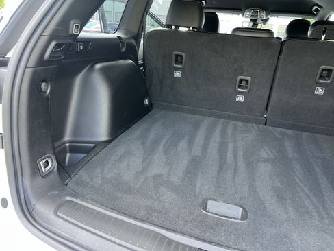 Used 2023 Jeep Grand Cherokee Altitude RWD image 32