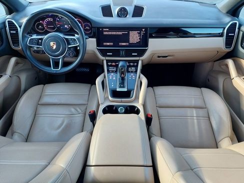 Used 2023 Porsche Cayenne Platinum Edition image 3