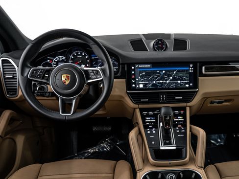 Certified 2023 Porsche Cayenne Platinum Edition AWD/4WD image 24