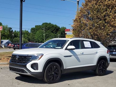 Certified 2025 Volkswagen Atlas Cross Sport SE w/ Panoramic Sunroof Package FWD image 1