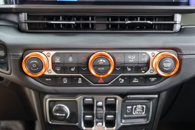 Used 2025 Jeep Gladiator Mojave AWD/4WD image 20