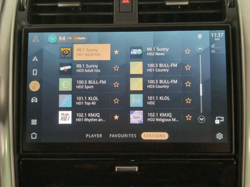 Certified 2025 Land Rover Discovery Dynamic SE image 22