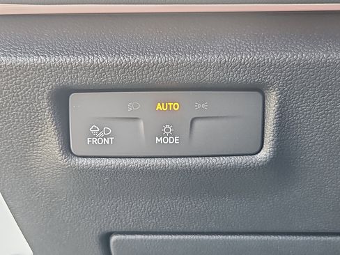 New 2026 Volkswagen Tiguan SEL R-Line image 9