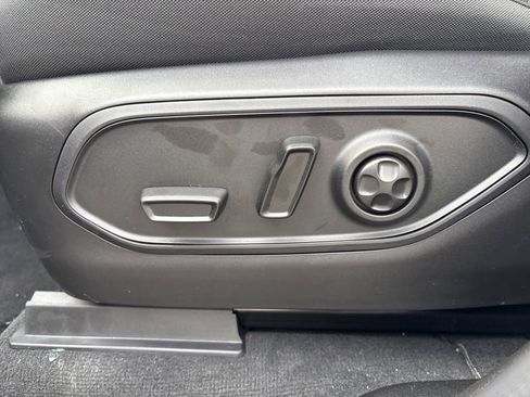 New 2025 Jeep Grand Cherokee Laredo X w/ Luxury Tech Group I image 14