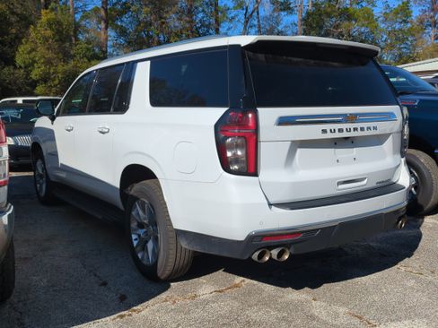 Used 2023 Chevrolet Suburban Premier image 4