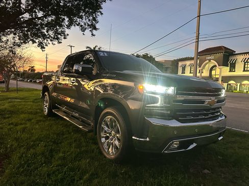 Used 2019 Chevrolet Silverado 1500 LTZ w/ LTZ Plus Package image 4