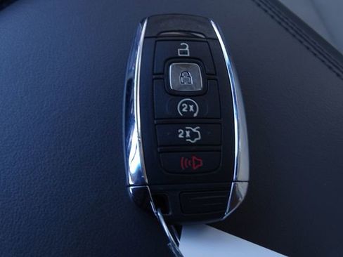 Used 2017 Lincoln Continental Reserve w/ Technology Package image 38