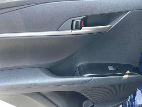 Used 2025 Toyota Camry SE image 13