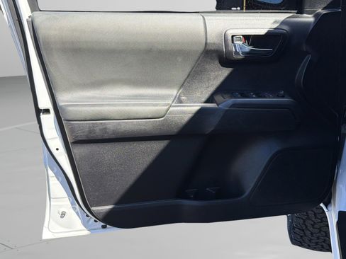 Used 2021 Toyota Tacoma TRD Sport w/ Technology Package image 26