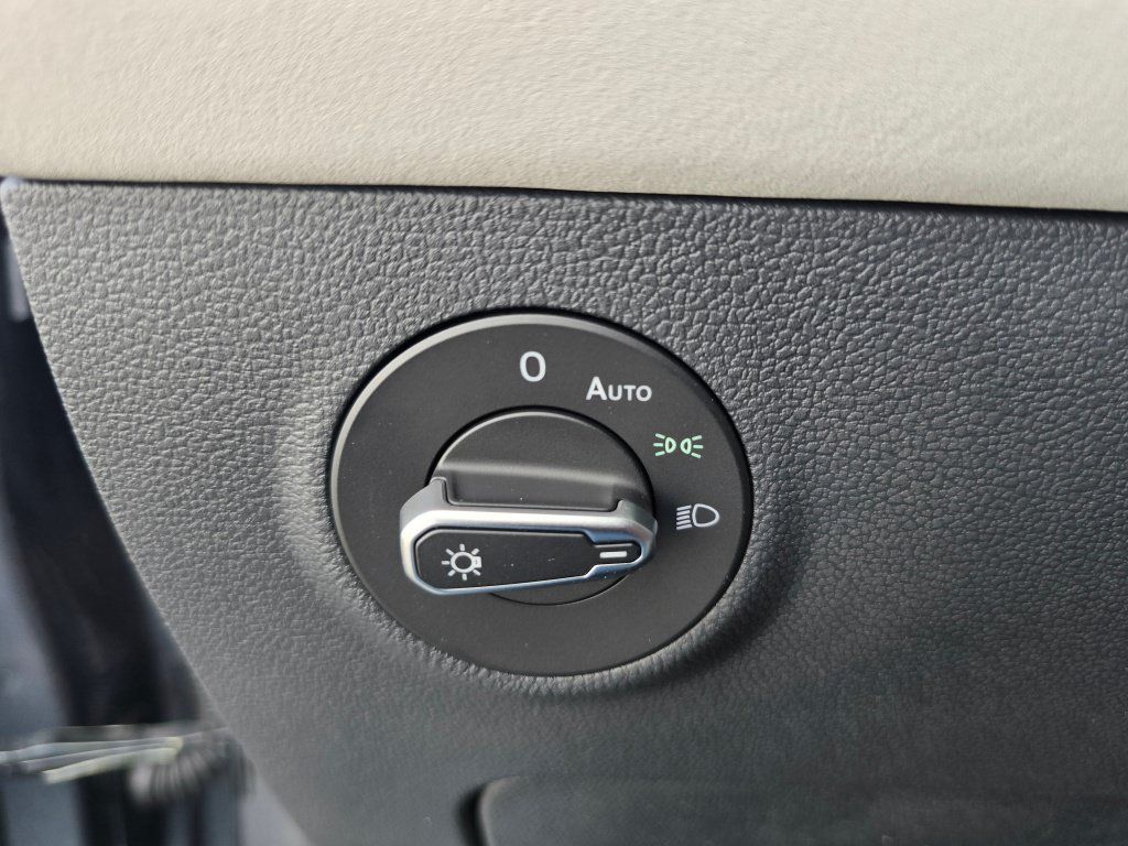New 2026 Volkswagen Taos SE AWD/4WD image 23