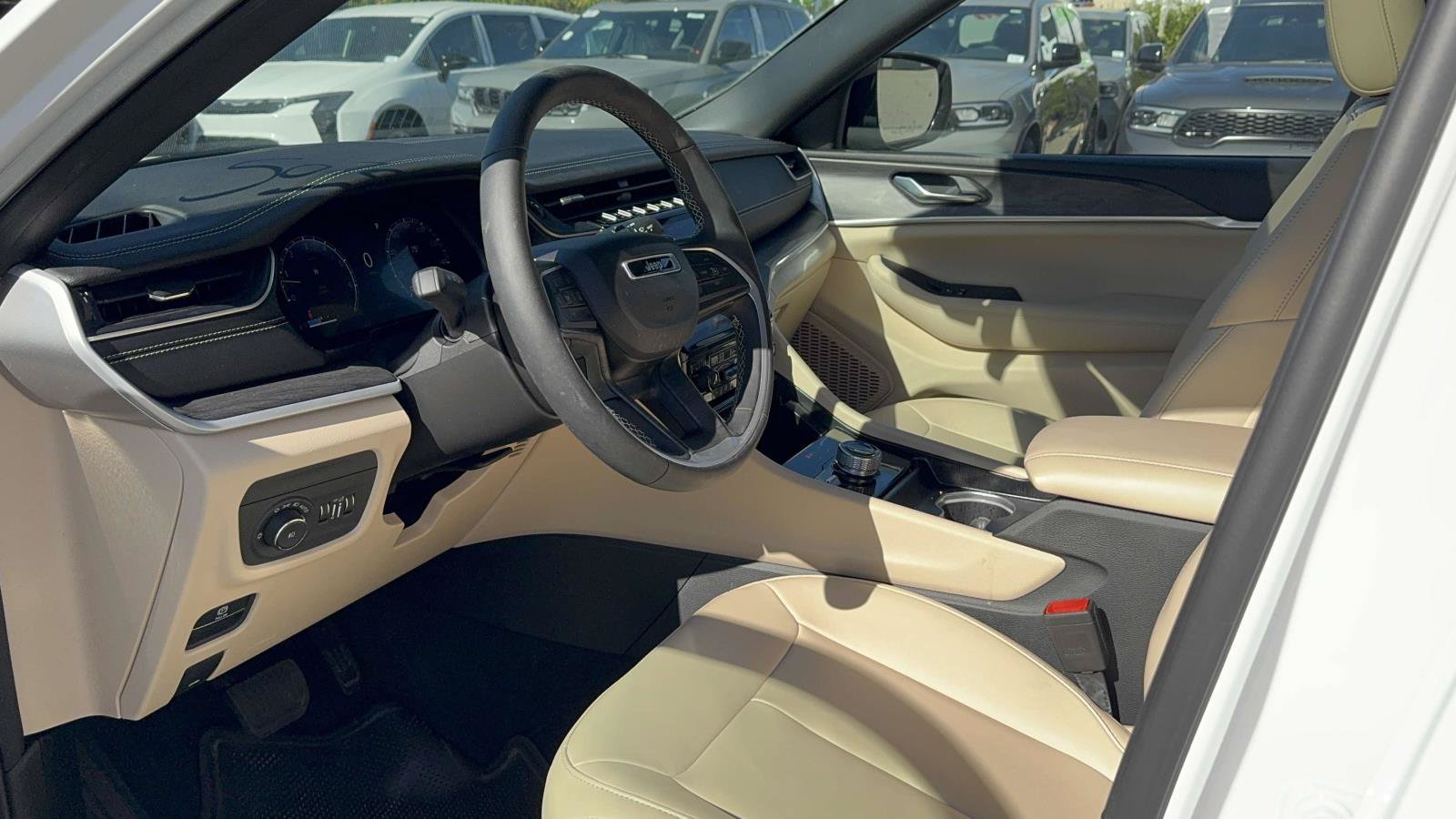 Used 2024 Jeep Grand Cherokee Limited AWD/4WD image 28