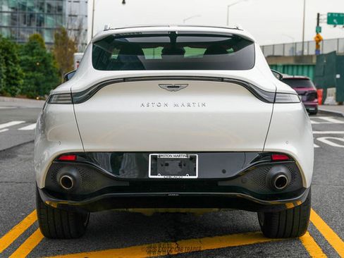 Used 2021 Aston Martin DBX image 7