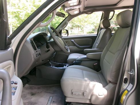 Used 2003 Toyota Sequoia SR5 RWD image 11
