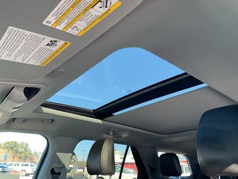 Used 2022 Ford Explorer XLT w/ Equipment Group 202A image 32