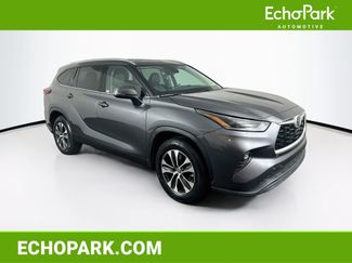 Used 2021 Toyota Highlander XLE FWD video 1