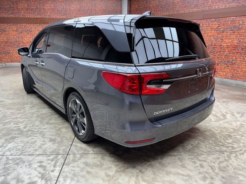 Used 2023 Honda Odyssey Elite image 3