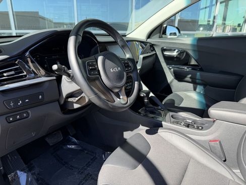 Used 2022 Kia Niro EX image 34
