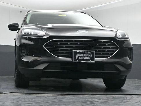 Used 2021 Ford Escape SE w/ SE Sport Appearance Package image 38