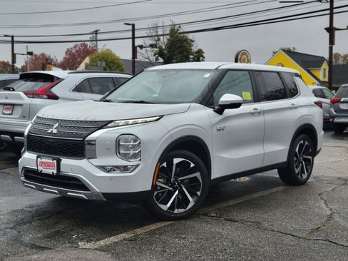 New 2025 Mitsubishi Outlander SE image 1