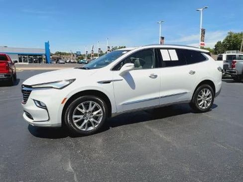 Certified 2023 Buick Enclave Essence w/ Experience Buick Package FWD image 4
