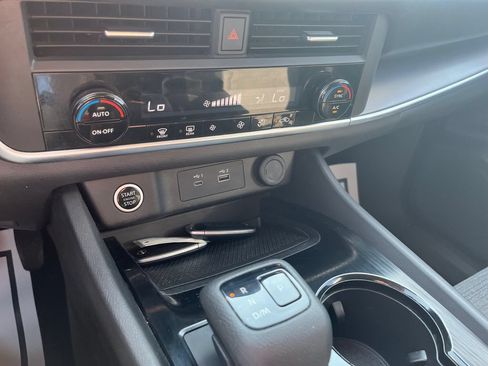 Used 2023 Nissan Rogue SV AWD/4WD image 19
