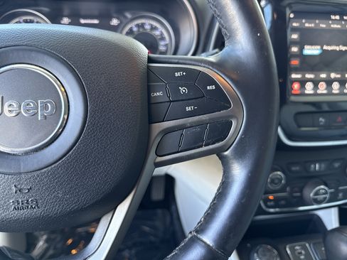 Used 2019 Jeep Cherokee Limited AWD/4WD image 19