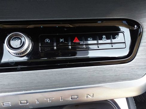 Used 2025 Ford Expedition Max Platinum w/ Driver's Package AWD/4WD image 19
