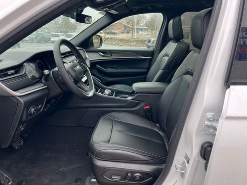 New 2026 Jeep Grand Cherokee Limited w/ Limited Altitude Package AWD/4WD image 4
