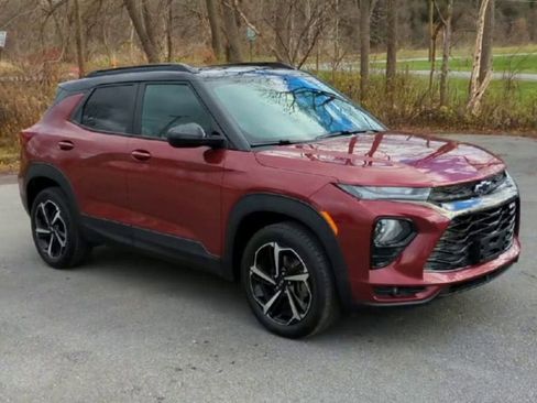 Certified 2023 Chevrolet TrailBlazer RS w/ Convenience Package image 2