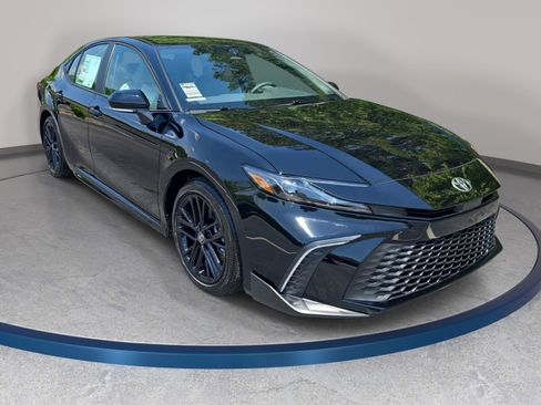 New 2026 Toyota Camry SE FWD image 3