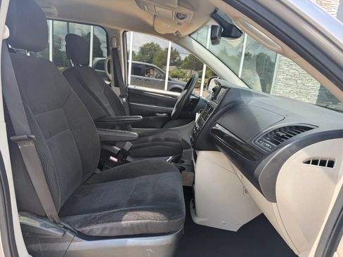 Used 2019 Dodge Grand Caravan SE FWD image 13