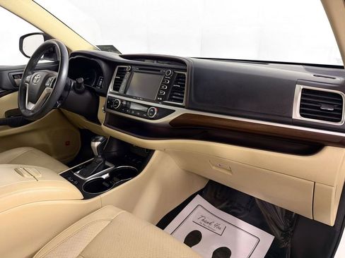 Used 2016 Toyota Highlander Limited image 33