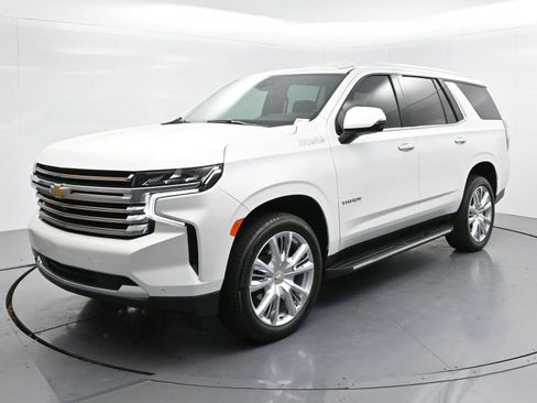Used 2024 Chevrolet Tahoe High Country AWD/4WD image 3