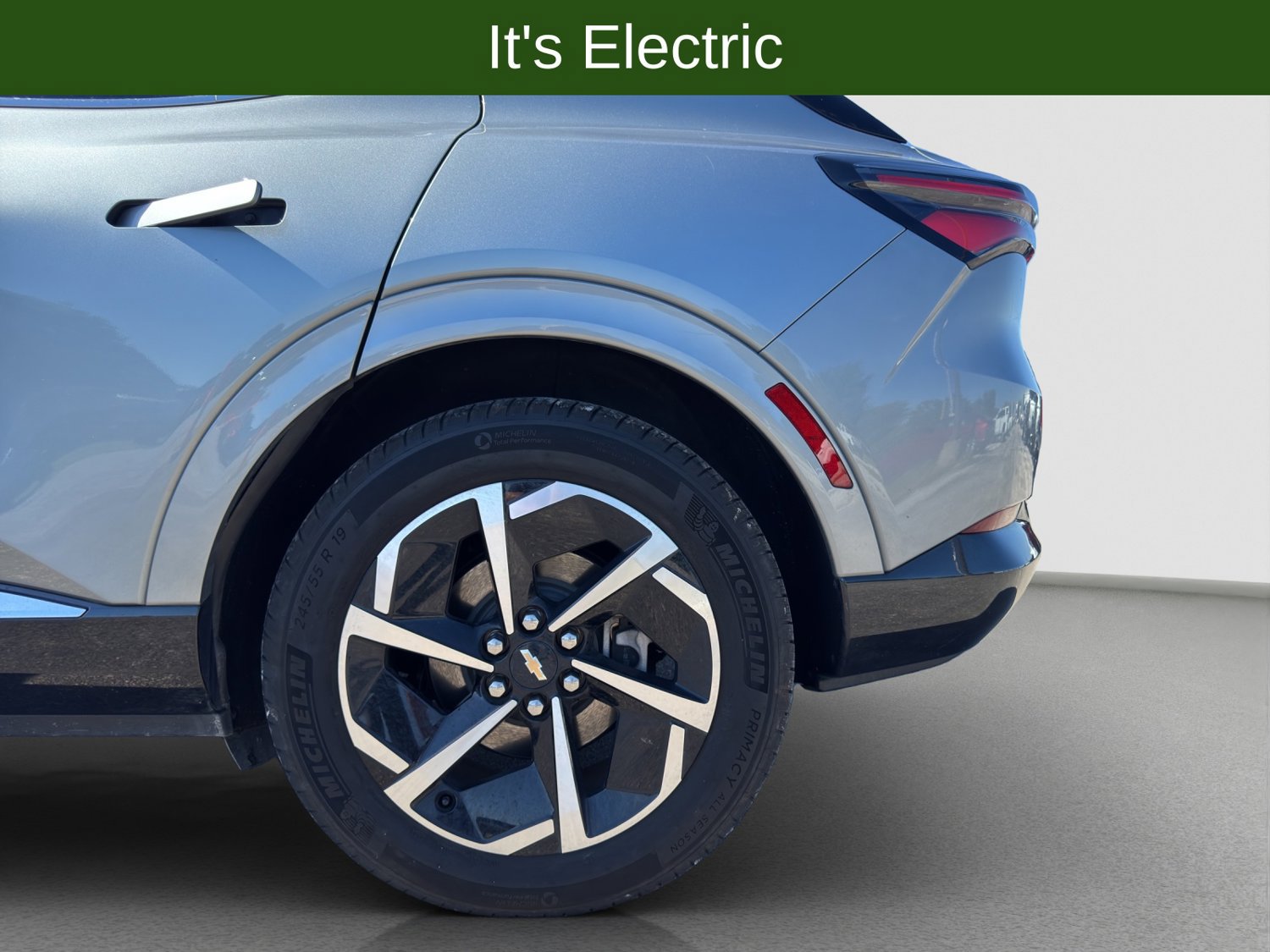 Certified 2024 Chevrolet Equinox EV LT FWD image 22