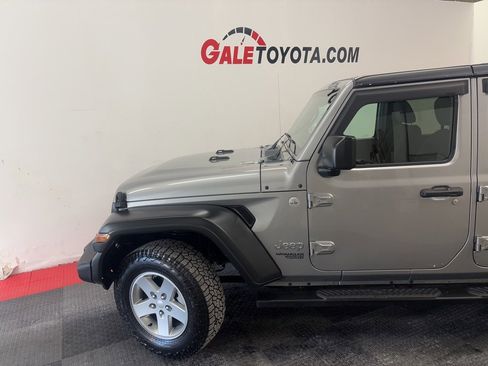 Used 2019 Jeep Wrangler Unlimited Sport S image 4
