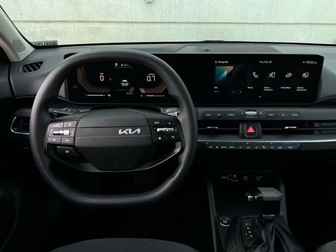 Used 2025 Kia K4 LXS image 13