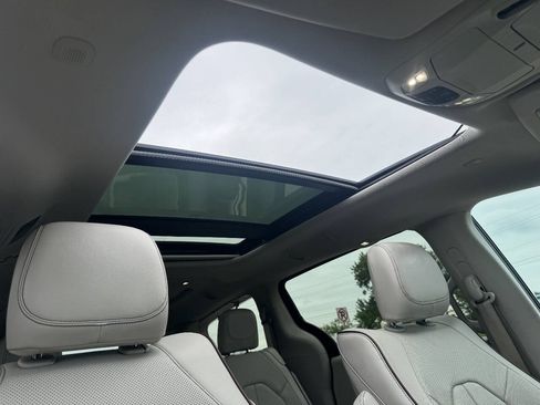 Used 2017 Chrysler Pacifica Limited FWD image 15