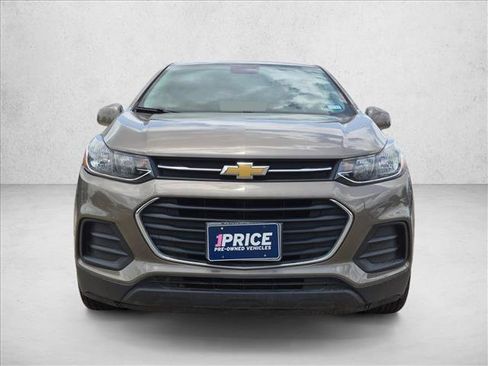 Used 2021 Chevrolet Trax LS FWD image 2