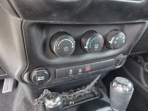 Used 2017 Jeep Wrangler Sport w/ Connectivity Group AWD/4WD image 23