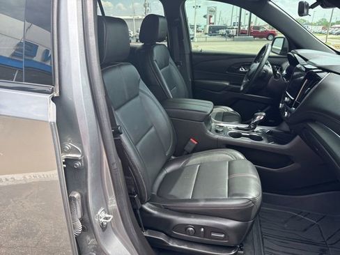Used 2023 Chevrolet Traverse RS image 18