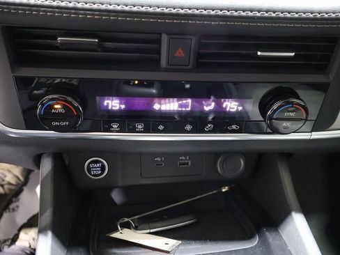 Used 2023 Nissan Rogue SV image 28