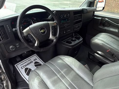 Used 2018 Chevrolet Express 2500 w/ Driver Convenience Package RWD image 20