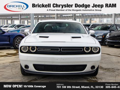 Used 2017 Dodge Challenger SXT image 2